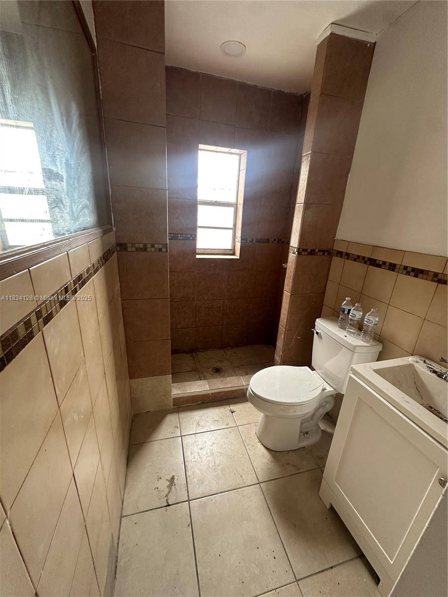 Hialeah, FL 33012,4100 Palm Ave #19
