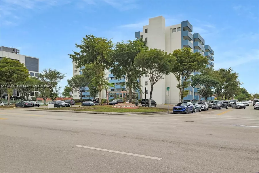 5050 NW 7th St #202, Miami, FL 33126