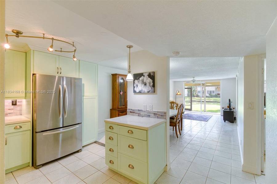 400 S Hollybrook Dr #109, Pembroke Pines, FL 33025
