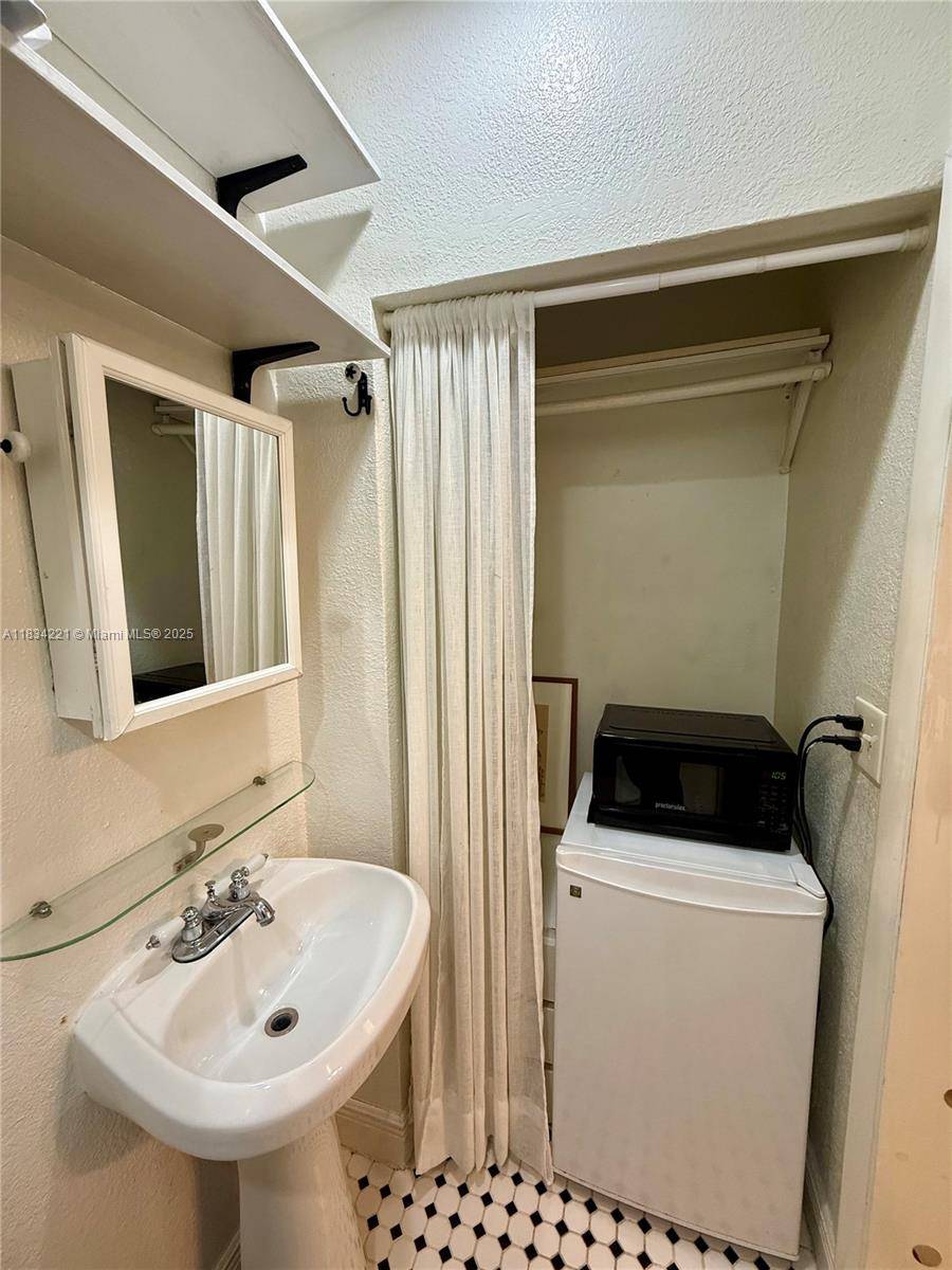 Miami, FL 33145,1750 SW 16th St #1