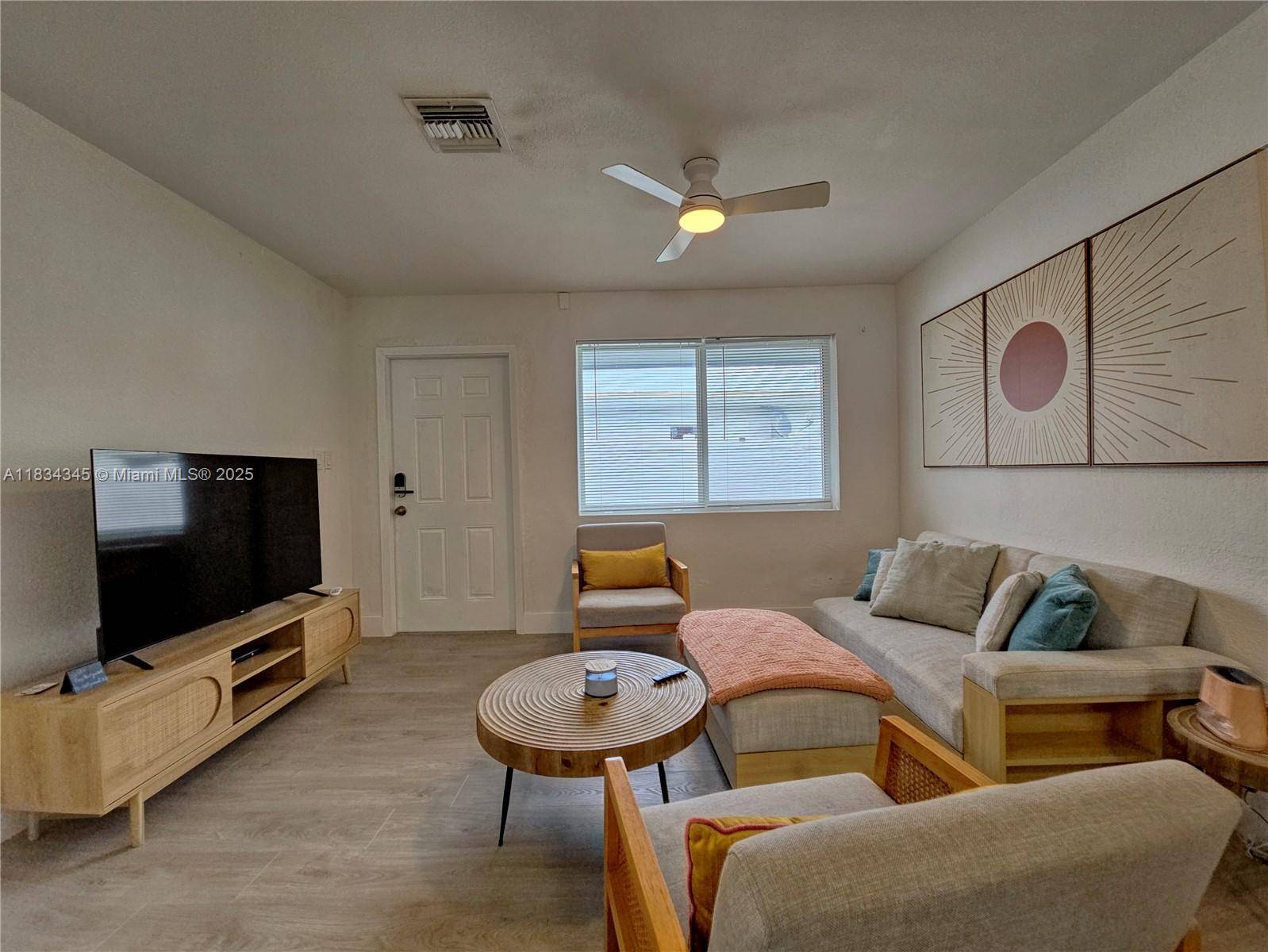 Hollywood, FL 33023,5712 Mayo St #1