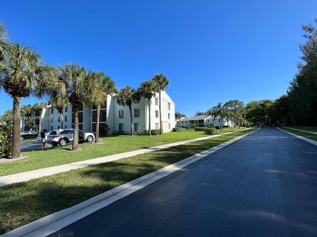 West Palm Beach, FL 33417,3606 Alder Dr #F2
