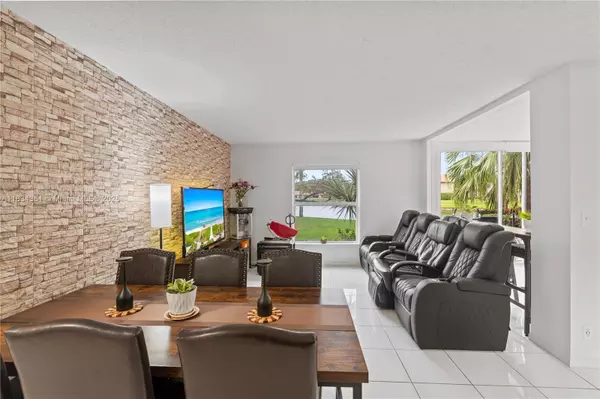 Boca Raton, FL 33434,8577 W Boca Glades Blvd #D