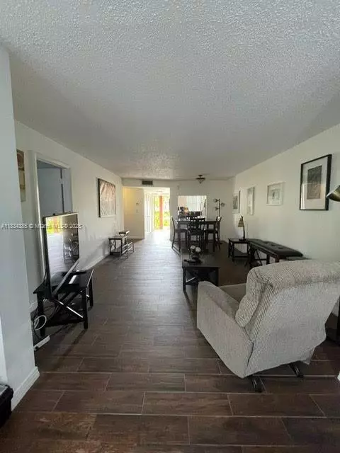 3001 E Sunrise Lakes Dr #110, Sunrise, FL 33322