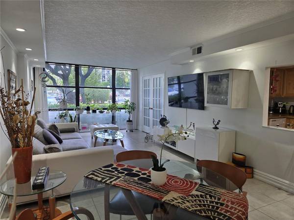 Hallandale Beach, FL 33009,1000 Parkview Dr #114