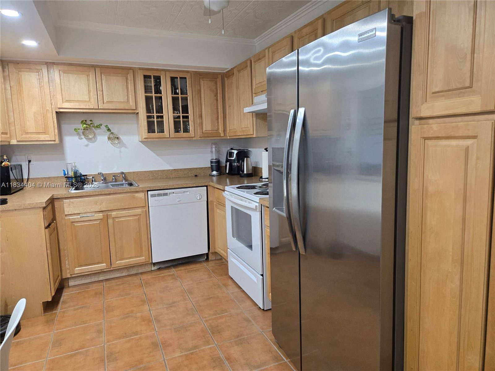 Hallandale Beach, FL 33009,1000 Parkview Dr #114
