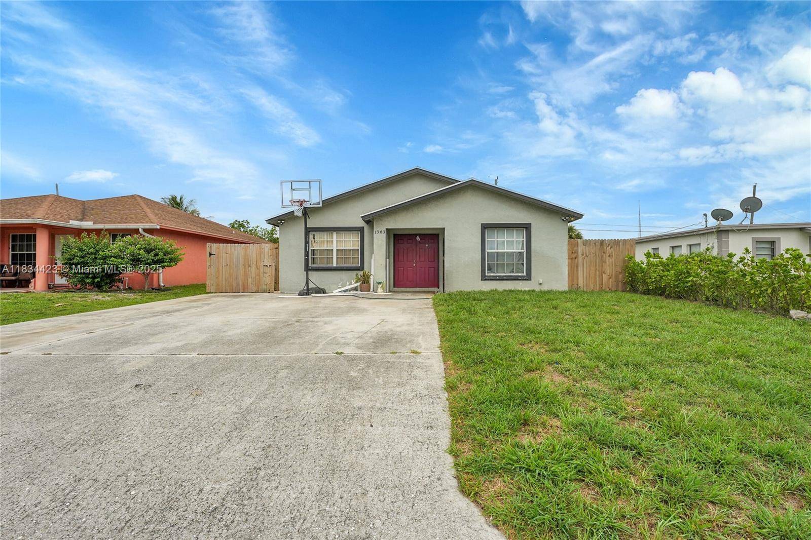 1303 W 6th St, Riviera Beach, FL 33404