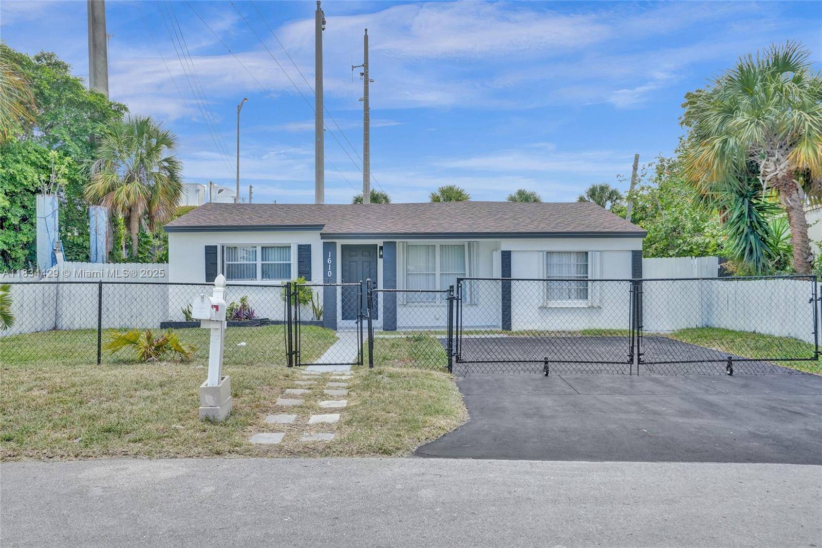 Hollywood, FL 33020,1610 S 29th Ave