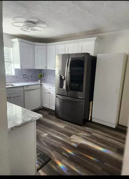 561 NE 159th St, Miami, FL 33162