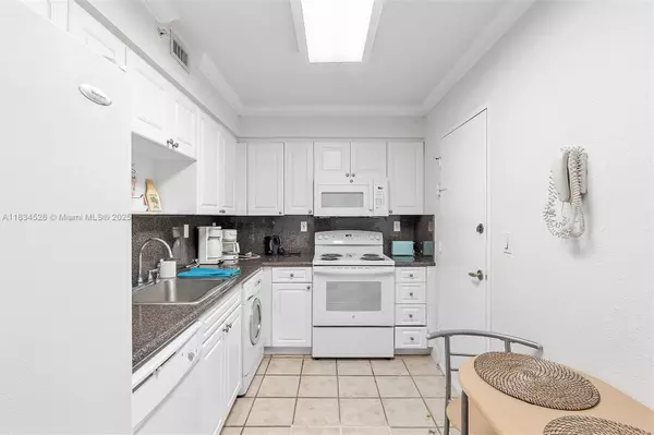 Hollywood, FL 33019,2501 S Ocean Dr #1618