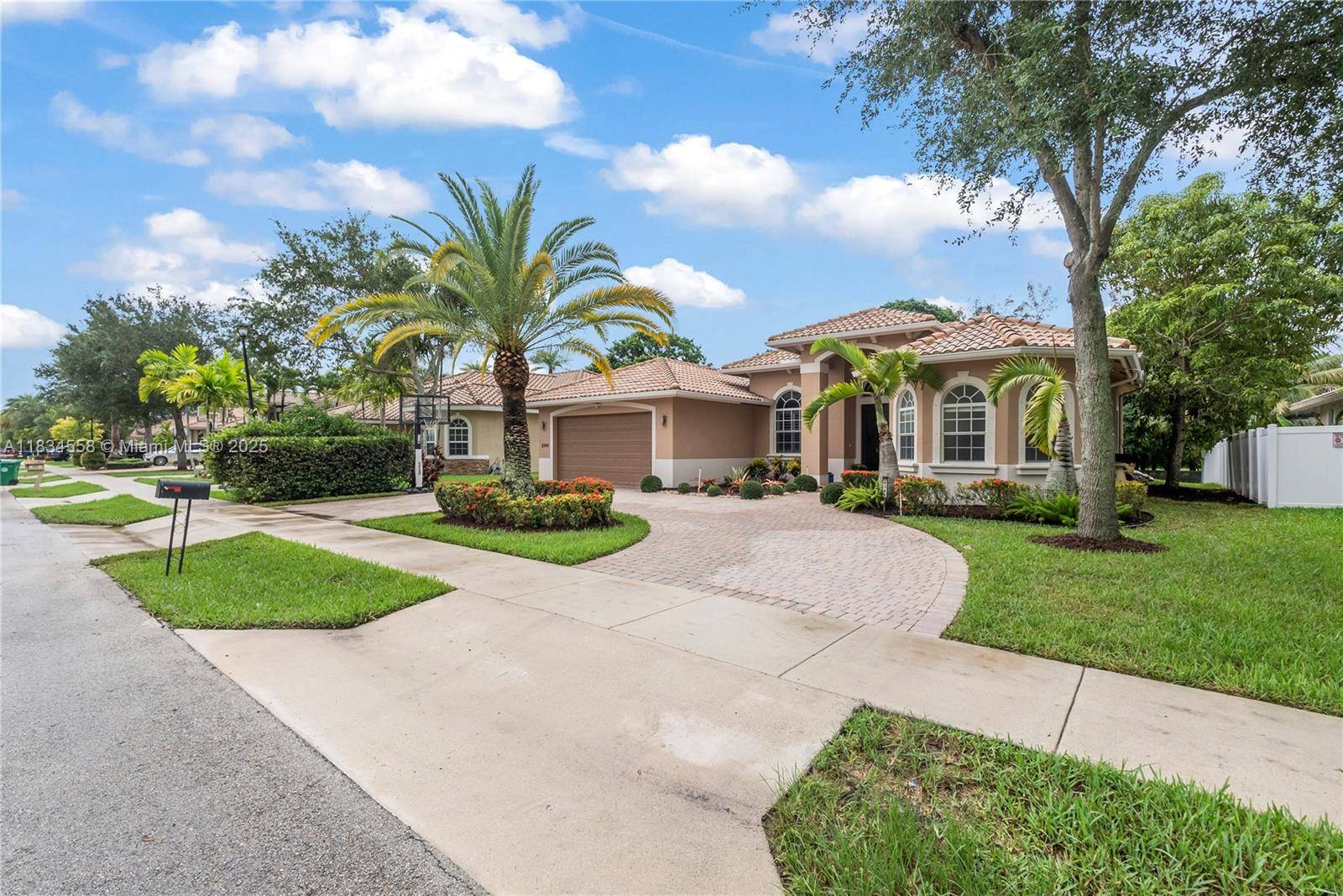 8346 SW 51st St, Davie, FL 33328