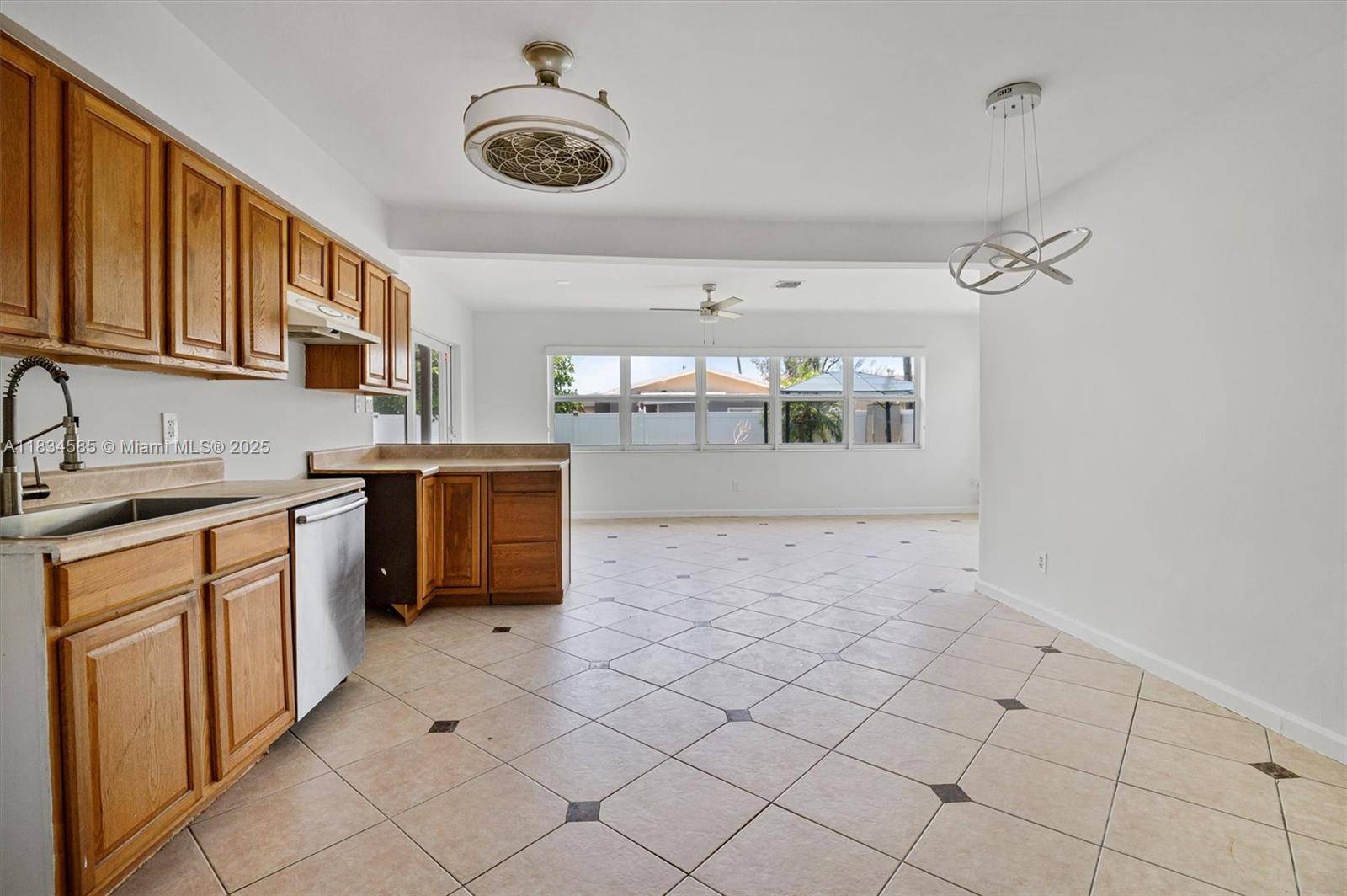 Oakland Park, FL 33334,700 NE 47th St