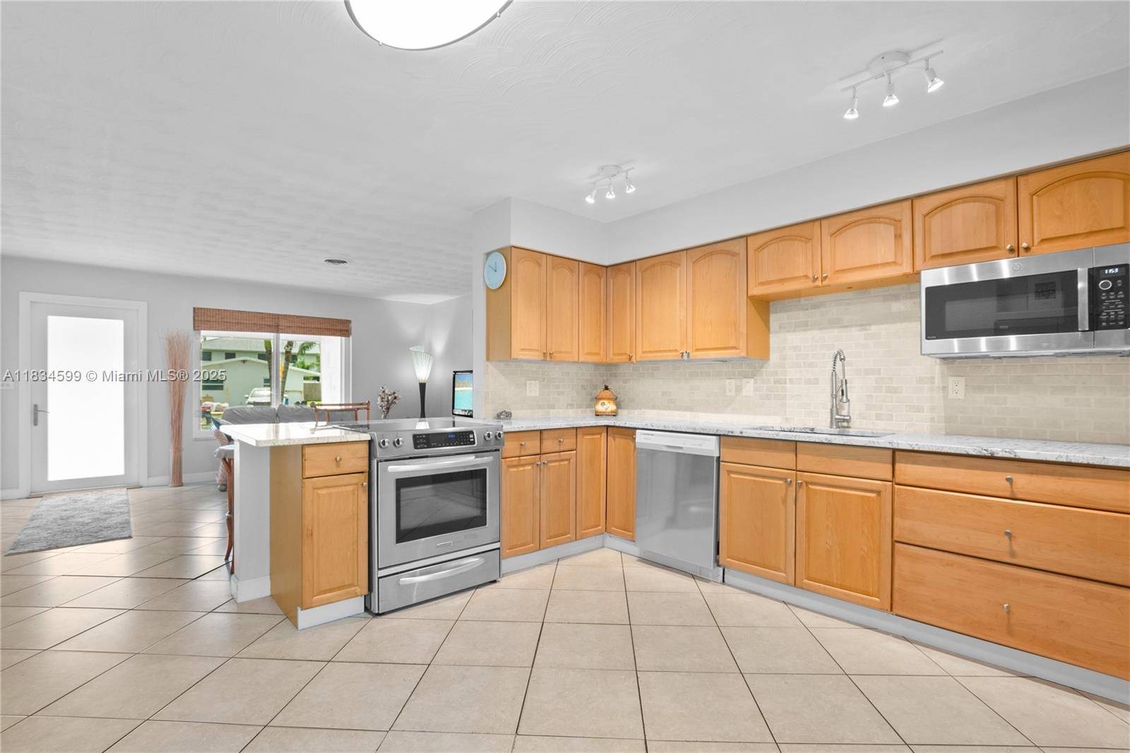 4421 SW 33rd Ave, Dania Beach, FL 33312
