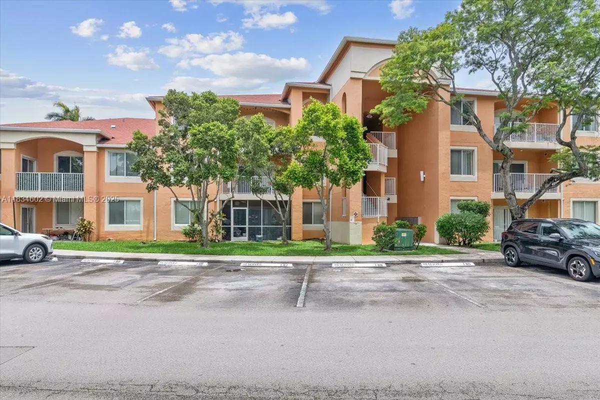 Davie, FL 33314,6952 SW 39th St #C105