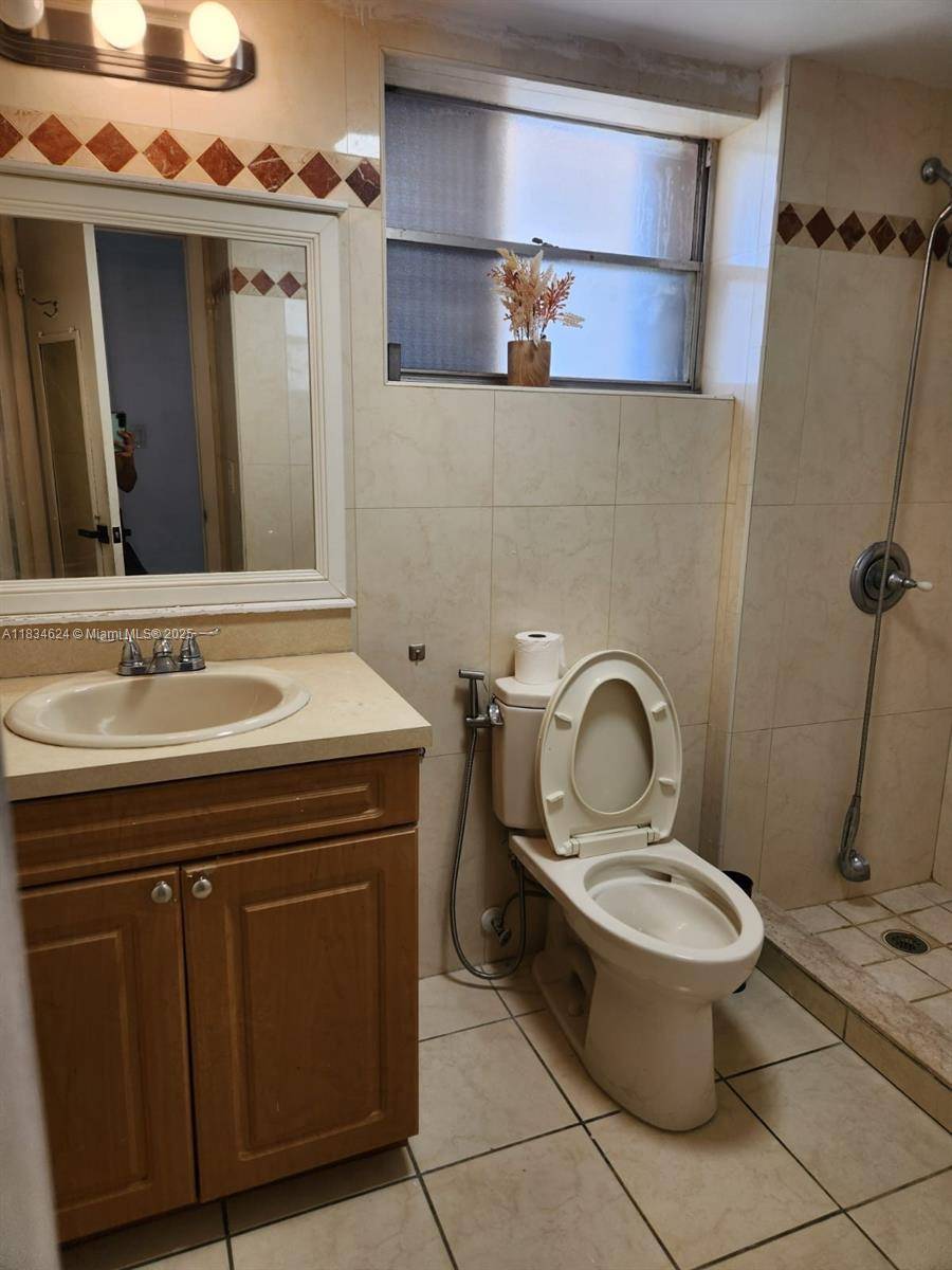 Hialeah Gardens, FL 33016,160 Royal Palm Rd #215