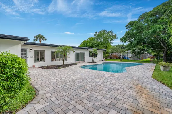 Plantation, FL 33317,6141 SW 9th St