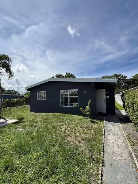 2325 Hope St, Hollywood, FL 33020