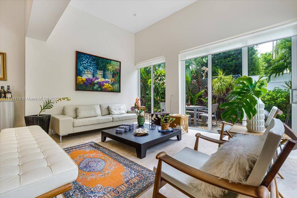 Key Biscayne, FL 33149,435 Ridgewood Road