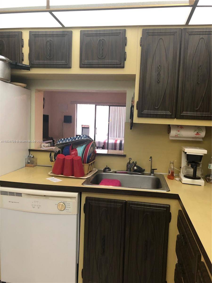 Lauderdale Lakes, FL 33319,3940 NW 42nd Ave #115