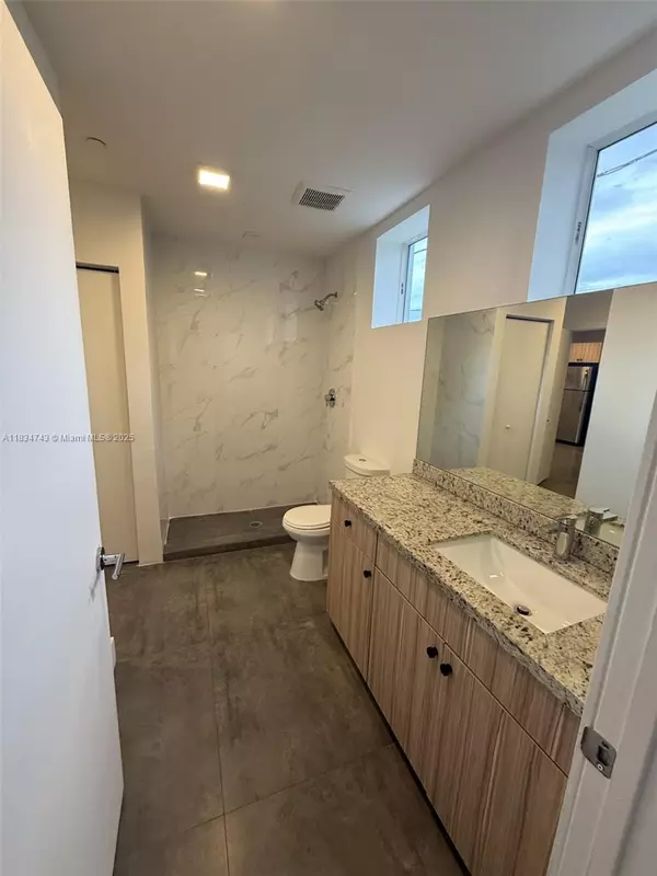 Miami, FL 33133,2010 SW 25th Ter #206