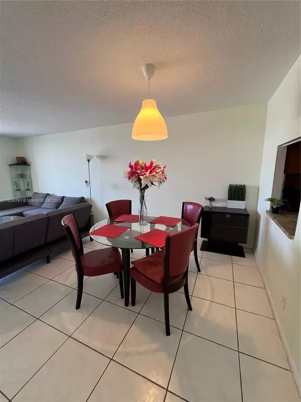 Hallandale Beach, FL 33009,1817 S Ocean Dr #419