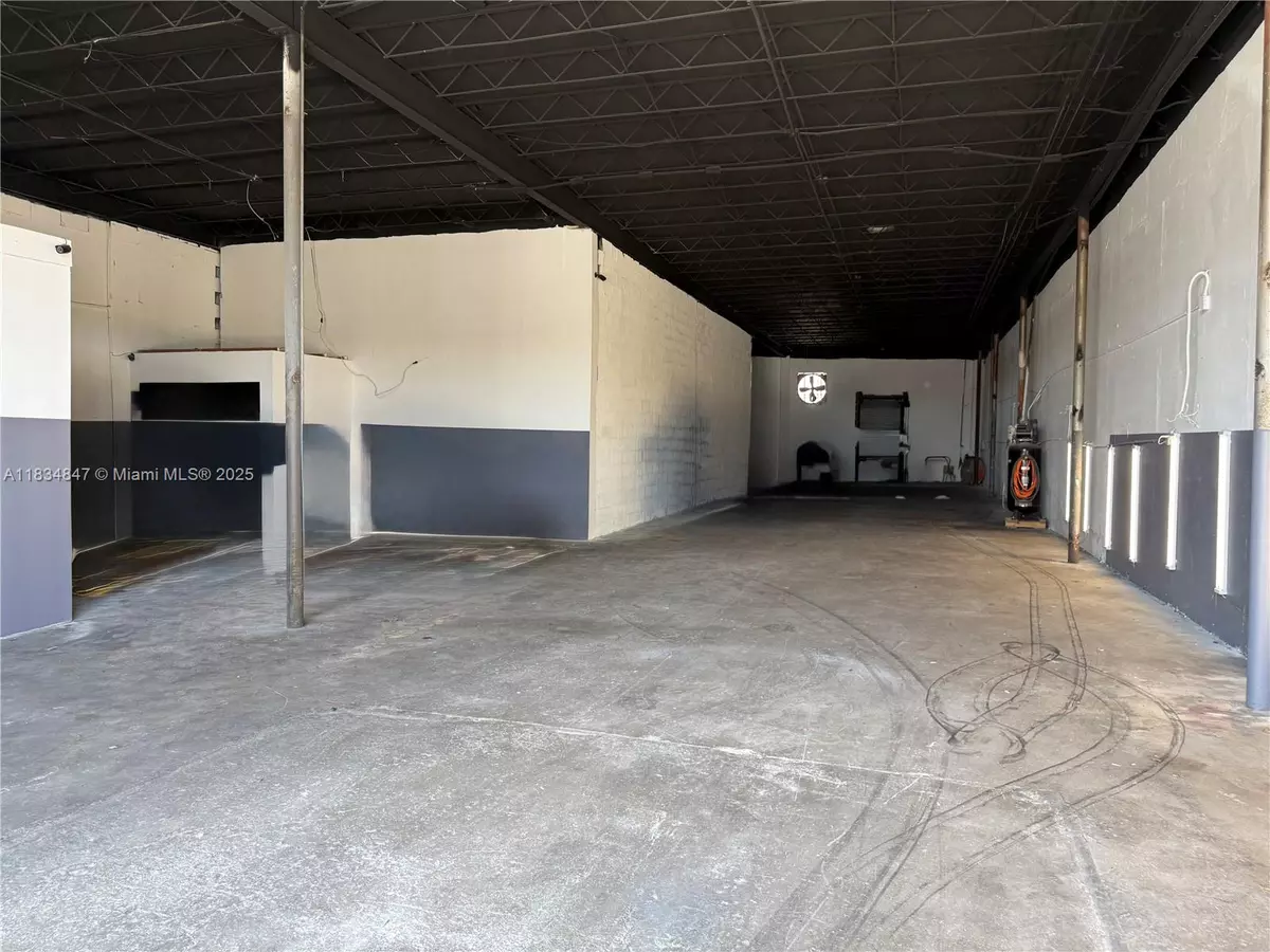 Hialeah, FL 33142,3771 NW 51st St #3771-B