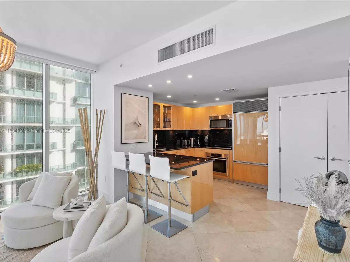 Miami Beach, FL 33141,6899 Collins Ave #1704