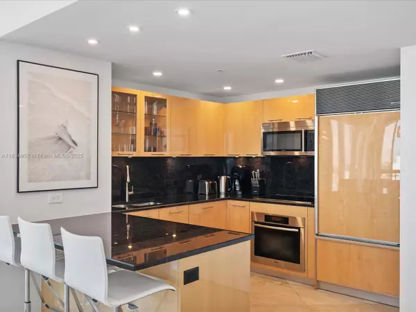 Miami Beach, FL 33141,6899 Collins Ave #1704