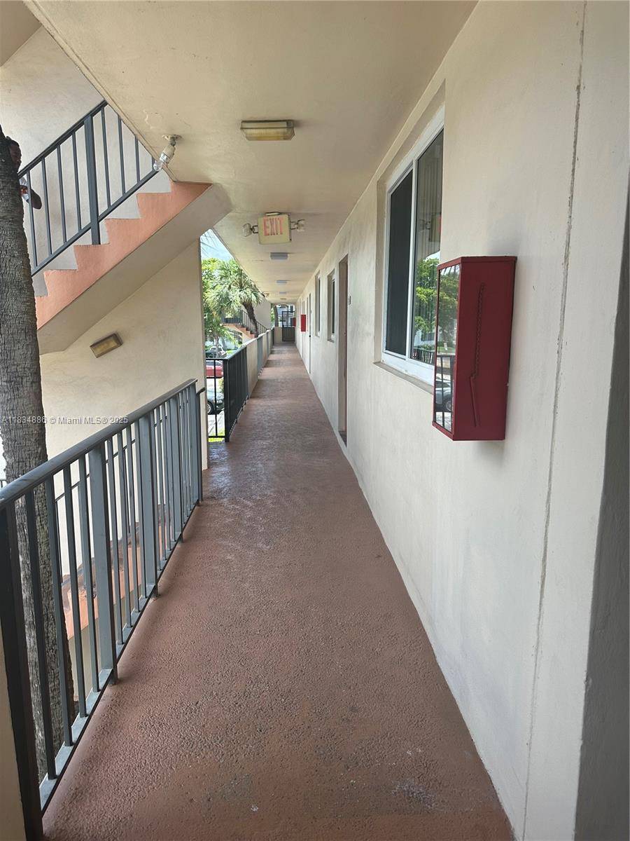 Sunrise, FL 33313,5945 Del Lago Cir #201