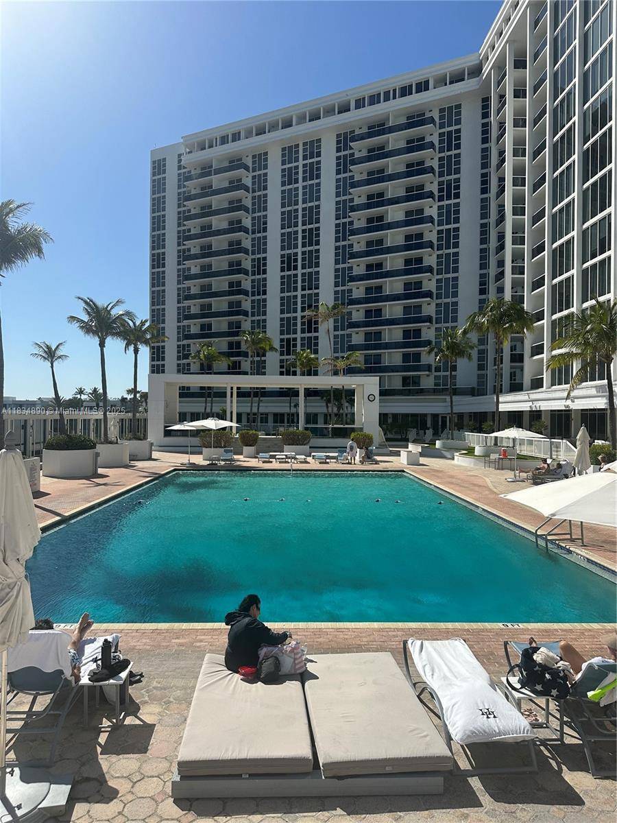 Bal Harbour, FL 33154,10275 Collins Ave #1402