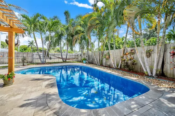 Hollywood, FL 33020,1533 Shenandoah St