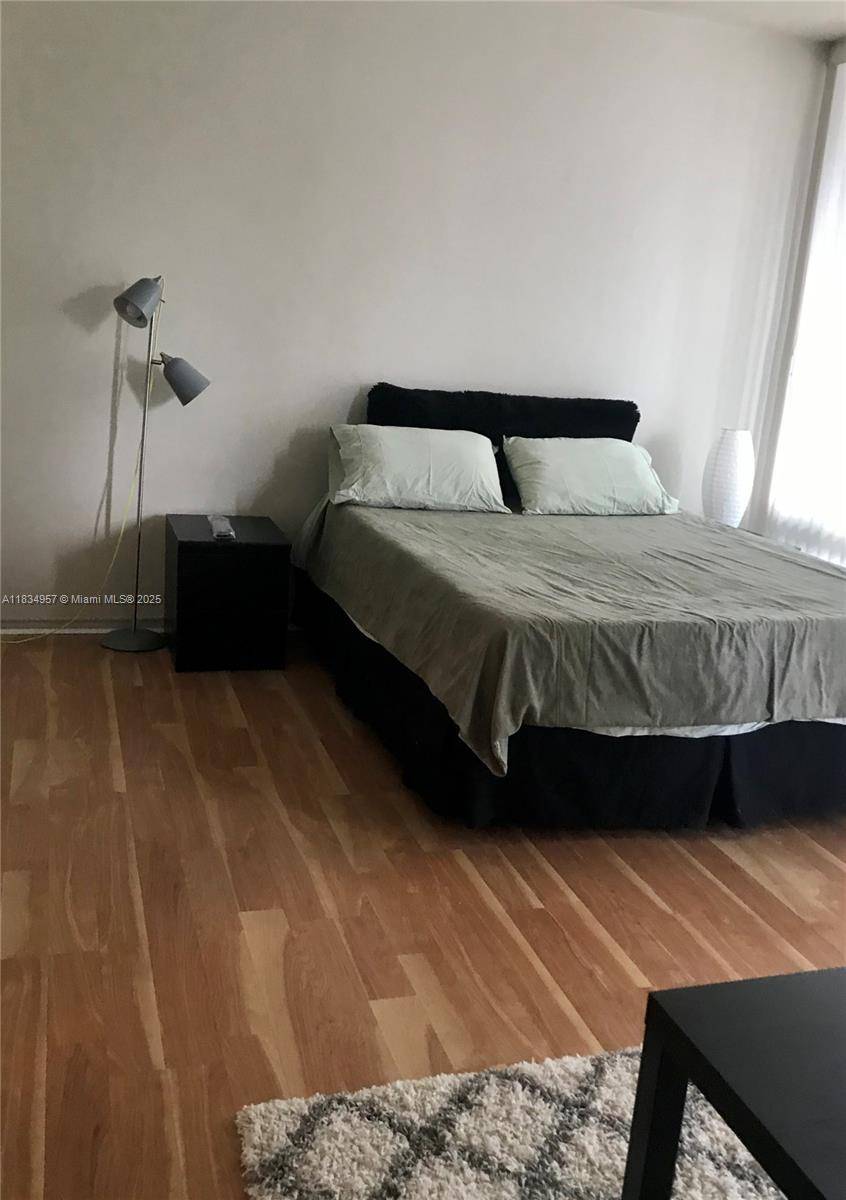 Miami, FL 33131,1408 SE Brickell Bay Dr #216