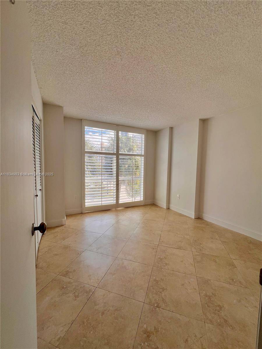Sunny Isles Beach, FL 33160,17600 N Bay Rd #N304