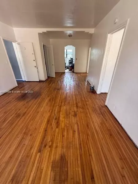 985 Bay Dr #3, Miami Beach, FL 33141