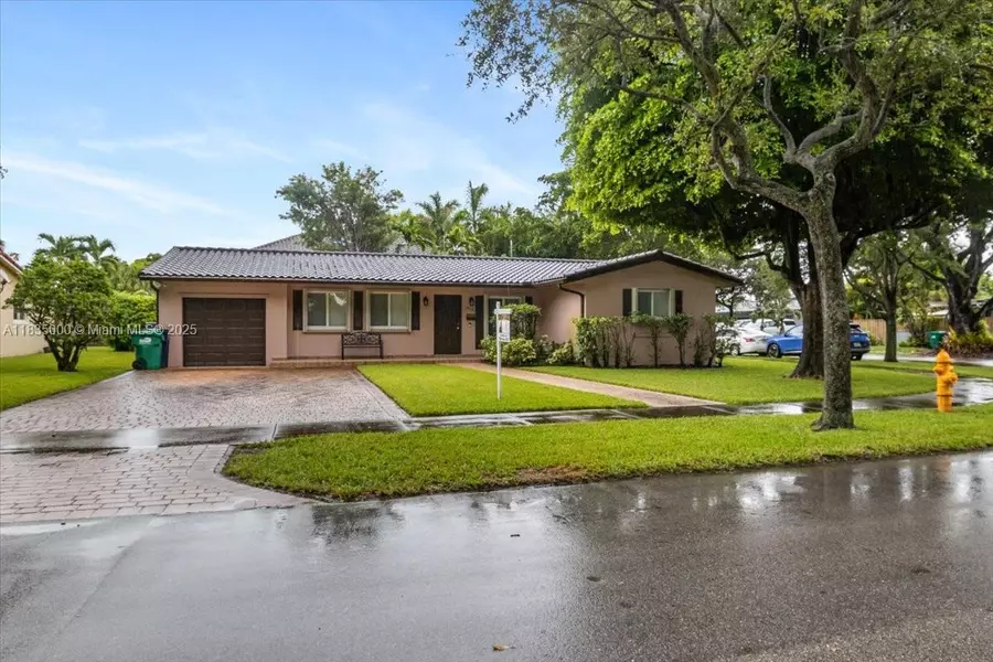 14181 Leaning Pine Dr, Miami Lakes, FL 33014