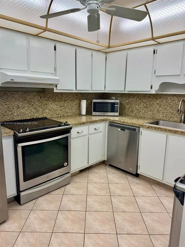 Sunny Isles Beach, FL 33160,201 180th Dr #114