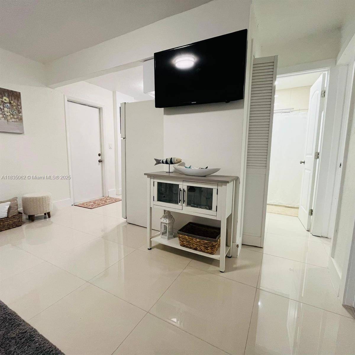 North Miami Beach, FL 33162,445 NE 171st St #2