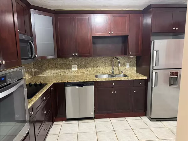 Weston, FL 33326,417 Lakeview Dr #104