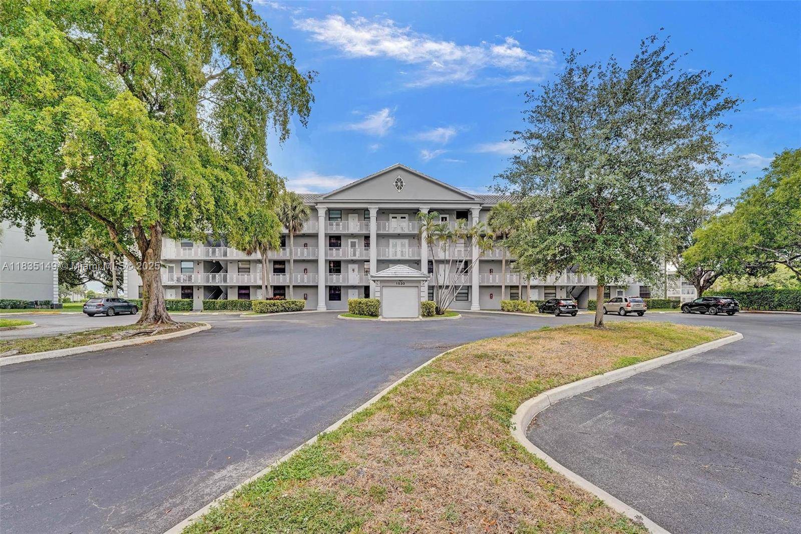 1530 Whitehall Dr #204, Davie, FL 33324