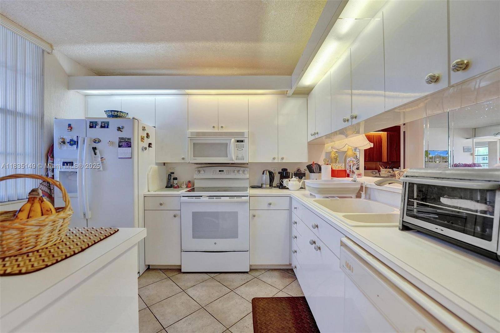 Davie, FL 33324,1530 Whitehall Dr #204