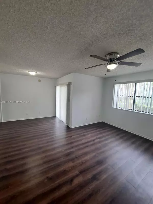 540 S Park Rd #16-9, Hollywood, FL 33021