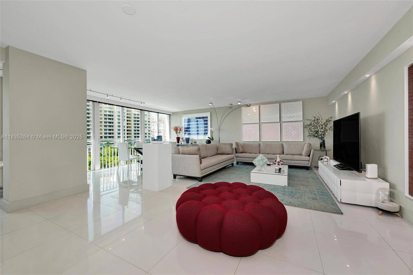Key Biscayne, FL 33149,607 Ocean Dr #8K