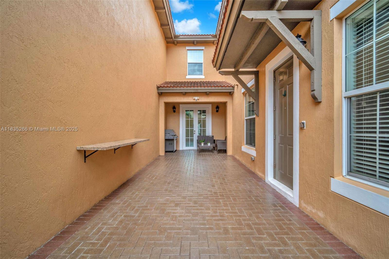 Pembroke Pines, FL 33027,14646 SW 13th St