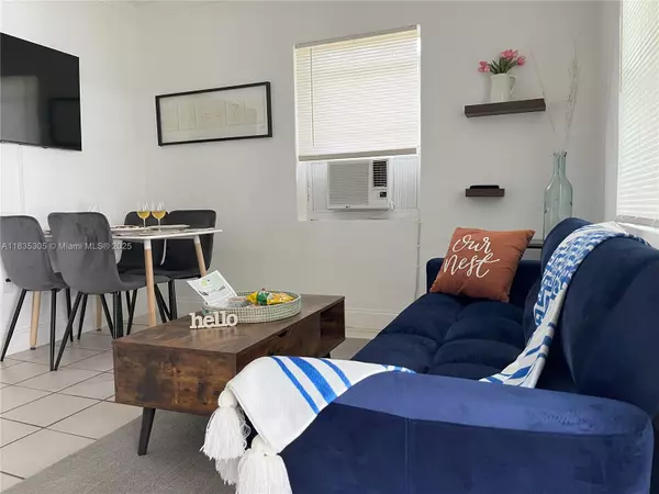 1040 SW 28th St #2, Fort Lauderdale, FL 33315