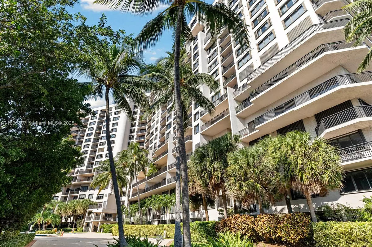 Miami, FL 33131,540 Brickell Key Dr #1414