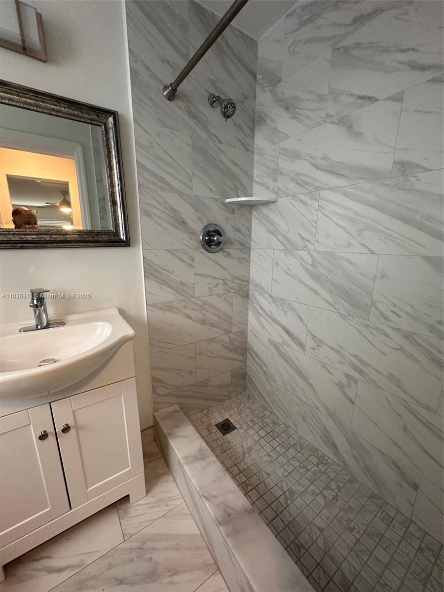 Hallandale Beach, FL 33009,116 SE 9th Ct #2