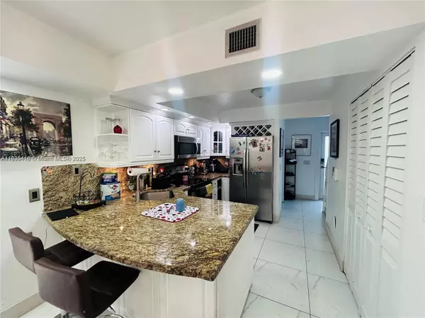 Miami, FL 33193,8610 SW 156th #115