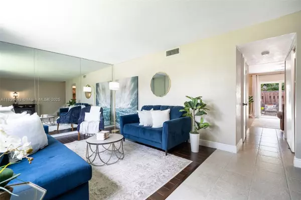 Davie, FL 33324,8010 SW 18th Ct #1-8