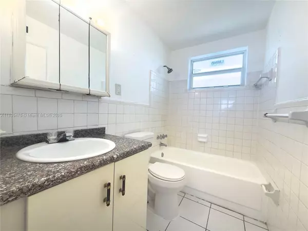 North Miami, FL 33161,13215 NE 6th Ave #309