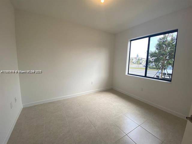 Miami, FL 33179,575 NE 208th Ter #575